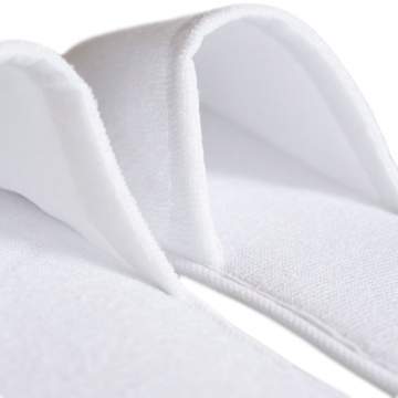 Papuci albi frotir hotel spa inchisi la degete (1 pereche) Papuci albi frotir hotel spa inchisi la degete (1 pereche)