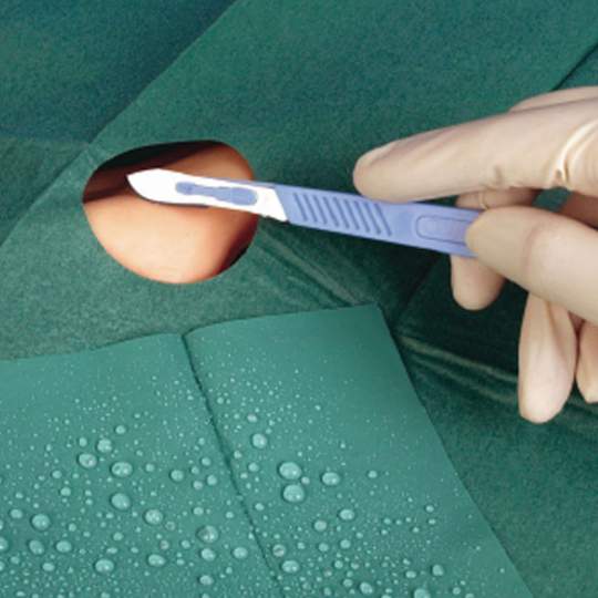 Camp operator oftalmologic 75x90 cm bilaminar cu orificiu adeziv 7x10 cm, steril