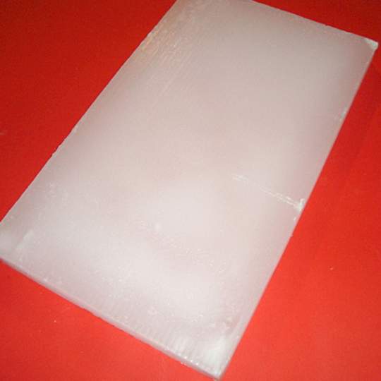 Parafina alba placi, semi rafinata (1 tona)