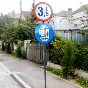 Stalpi zincati pentru oglinzi si indicatoare rutiere, cu flansa prindere pe beton (1 bucata)